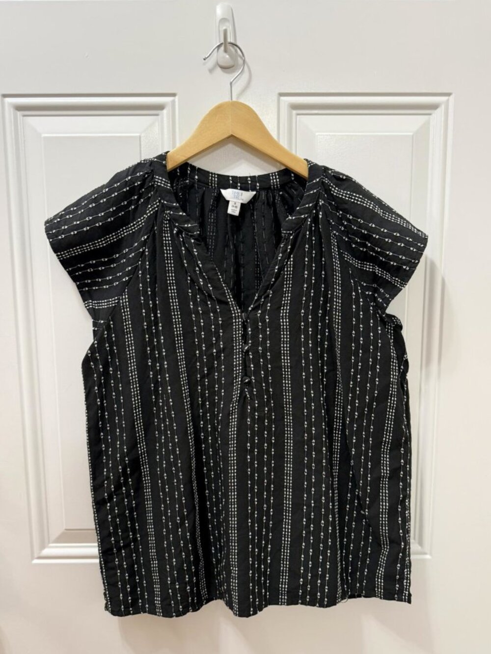 Time and Tru Black & White Striped Flutter Sleeve Blouse Size 4/6